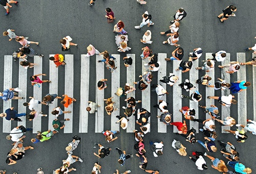 many people using crosswalk 
